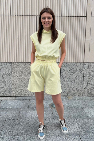 Костюм джемпер и шорты из хлопка с капюшоном i3i Fashion 406/2 желтый - фото 1
