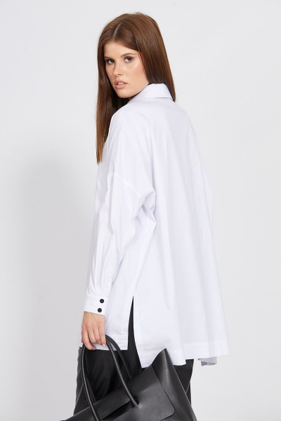 Демисезонная оверсайз блузка из хлопка с накладными карманами EOLA 2483 белый - фото 5