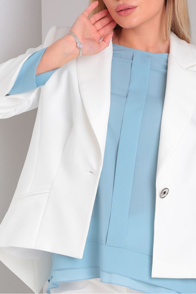 Брючный костюм с стильной спинкой и шифоновой блузкой DOGGI 2904 молочный+голубой - фото 5