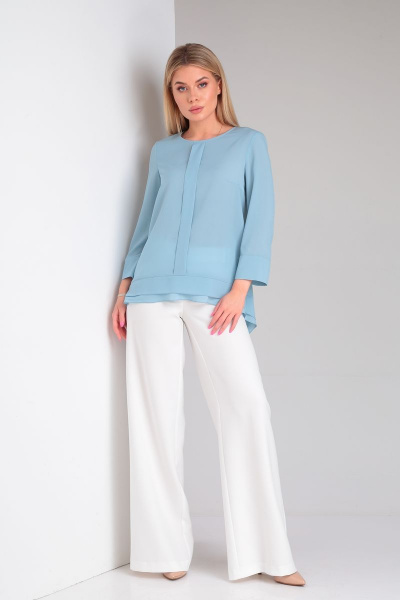 Брючный костюм с стильной спинкой и шифоновой блузкой DOGGI 2904 молочный+голубой - фото 3