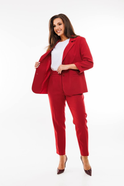 Деловой костюм жакет с брюками зауженными к низу в красном цвете SandyNa 130561 темно-красный - фото 5