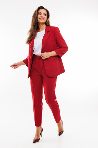 Деловой костюм жакет с брюками зауженными к низу в красном цвете SandyNa 130561 темно-красный - фото 4