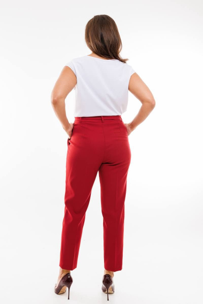 Деловой костюм жакет с брюками зауженными к низу в красном цвете SandyNa 130561 темно-красный - фото 10