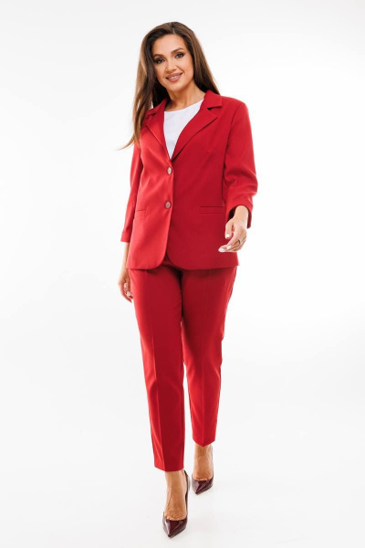 Деловой костюм жакет с брюками зауженными к низу в красном цвете SandyNa 130561 темно-красный - фото 1