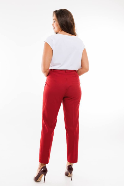 Демисезонный костюм 3-ка с жакетом и зауженными брюками SandyNa 130558 темно-красный - фото 16