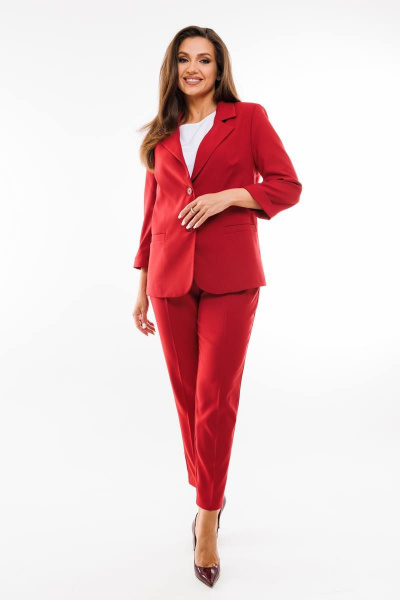 Демисезонный костюм 3-ка с жакетом и зауженными брюками SandyNa 130558 темно-красный - фото 4