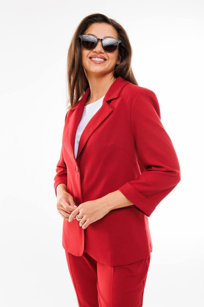 Демисезонный костюм 3-ка с жакетом и зауженными брюками SandyNa 130558 темно-красный - фото 10