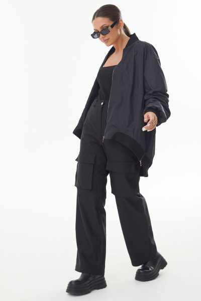 Черный бомбер из плащевки со сборкой по спине AURA otd 7028 черный - фото 7