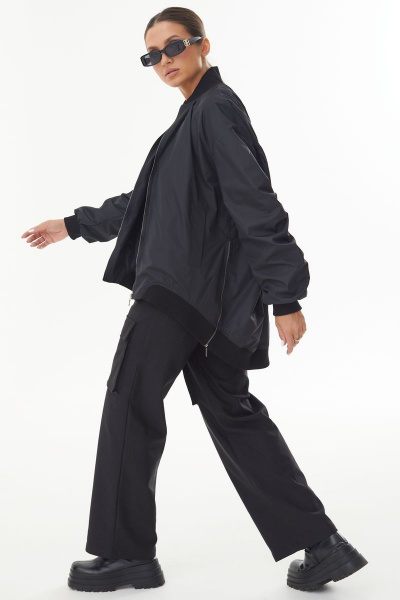 Черный бомбер из плащевки со сборкой по спине AURA otd 7028 черный - фото 4