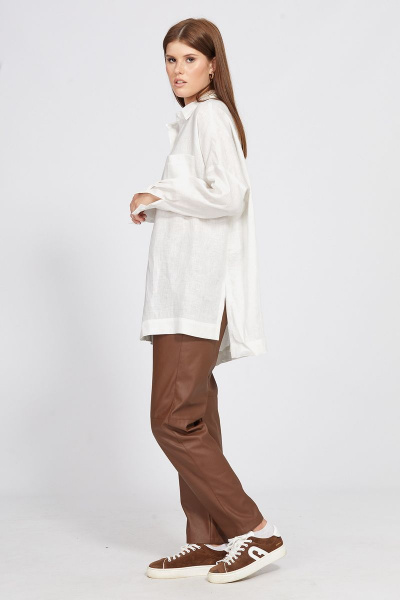 Белая оверсайз блузка из льна с накладными карманами EOLA 2489 молочный - фото 8