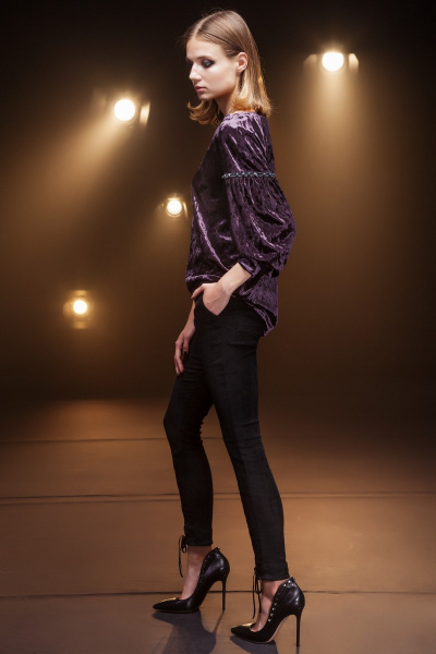 Нарядный фиолетовый джемпер из мягкого велюра с люрексом Nova Line 2797 баклажановый - фото 2