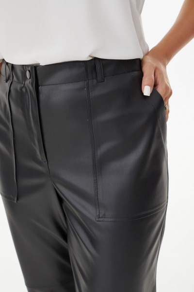 Брюки из экокожи зауженные с накладными карманами MALI 323-057 черный - фото 5