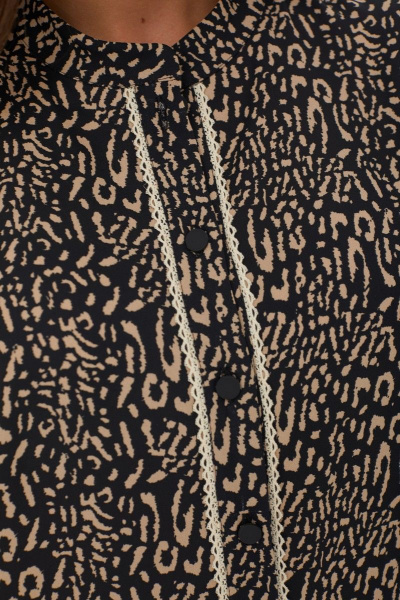 Платье свободного силуэта с кружевной отделкой и воланами MALI 423-067 черно-бежевый - фото 12