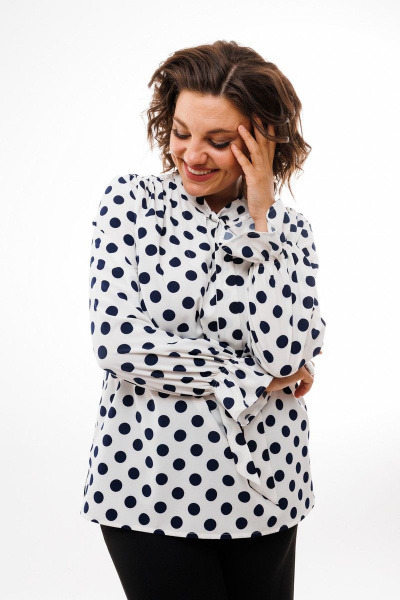 Блуза в горох из мягкой вискозы с объемом и бантом Anelli 1323 белый/черный_горох - фото 1