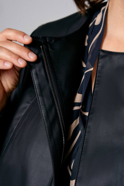 Куртка женская из экокожи полуприлегающего силуэта IVA 1366 черный - фото 10
