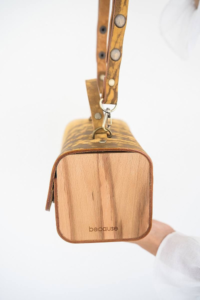 Желтая кожаная сумка с натуральными вставками и регулятором Because KVADRO VINTAGE_DYNA - фото 7