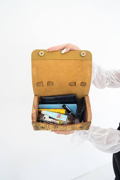 Желтая кожаная сумка с натуральными вставками и регулятором Because KVADRO VINTAGE_DYNA - фото 4