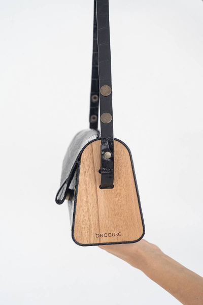 Черная кожаная сумка тарелка с деревянными вставками Because MISHEL BLACK_CROCO - фото 3