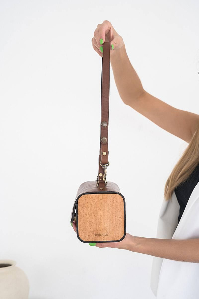 Кожаная сумка через плечо из натуральной кожи и дерева, 22х12х12 см Because KVADRO BROWN - фото 3