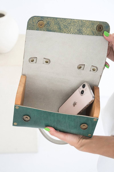 Кожаная сумка через плечо из натуральной кожи и дерева, 22х12х12 см Because KVADRO IZUMRUD - фото 6