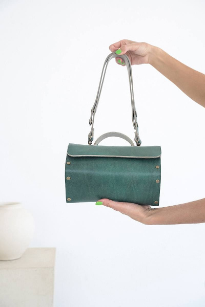 Кожаная сумка через плечо из натуральной кожи и дерева, 22х12х12 см Because KVADRO IZUMRUD - фото 4