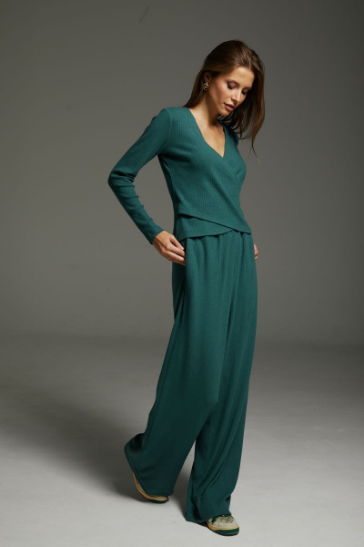 Двухпредметный комплект джемпера и брюк из трикотажа DAVA 180 изумруд - фото 2