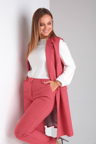 Деловой комплект блузы, брюк и жилета из текстиля и трикотажа TVIN 7646 красный - фото 9