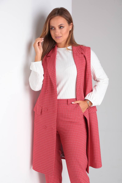 Деловой комплект блузы, брюк и жилета из текстиля и трикотажа TVIN 7646 красный - фото 8