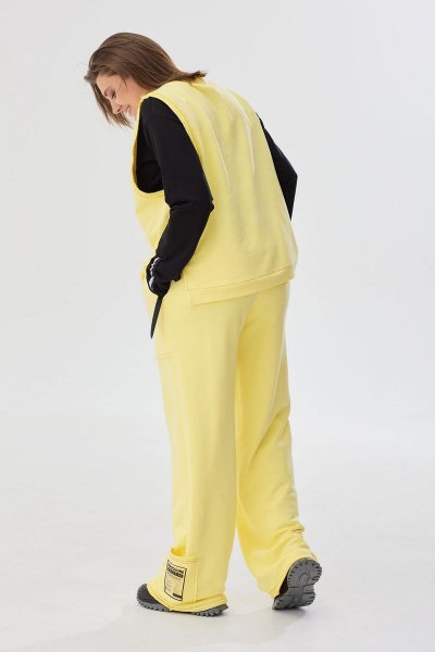 Яркий демисезонный костюм из трикотажа с жилетом и брюками BegiModa 3040 лимон - фото 6