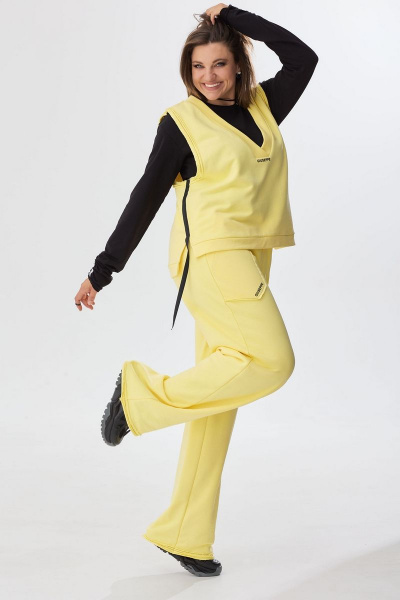 Яркий демисезонный костюм из трикотажа с жилетом и брюками BegiModa 3040 лимон - фото 4