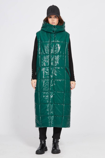 Жилет глянцевый короткий с капюшоном и ремнем EOLA 2471 зеленый - фото 14