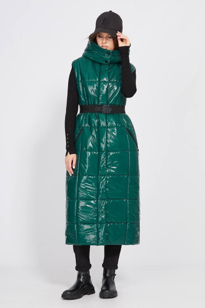 Жилет глянцевый короткий с капюшоном и ремнем EOLA 2471 зеленый - фото 11