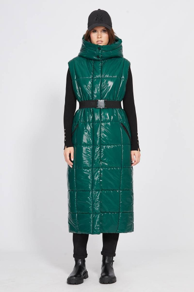 Жилет глянцевый короткий с капюшоном и ремнем EOLA 2471 зеленый - фото 8