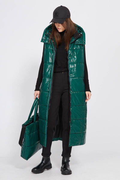 Жилет глянцевый короткий с капюшоном и ремнем EOLA 2471 зеленый - фото 3