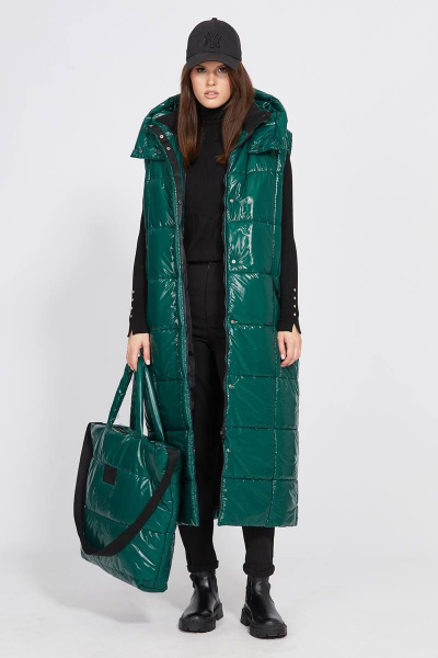 Жилет глянцевый короткий с капюшоном и ремнем EOLA 2471 зеленый - фото 2