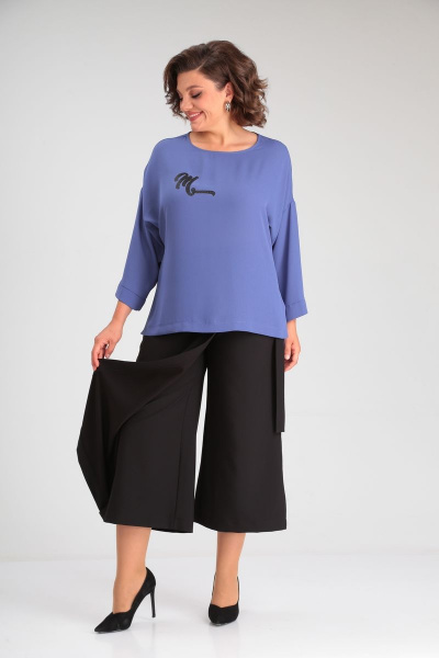 Блуза и брюки-кюлоты с принтом-глиттер и запахом Michel chic 1350 синий-черный - фото 4