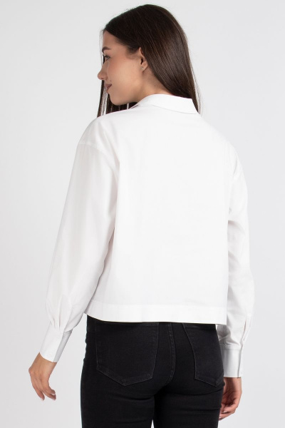 Белая рубашка прямого силуэта со спущенным плечом и карманами VIZAVI 696 белый - фото 6