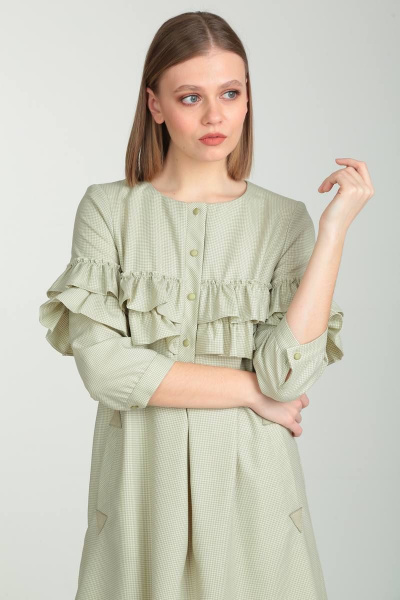 Демисезонное платье с рюшами, карманами и кожаными акцентами Rishelie 905.3 фисташка - фото 3