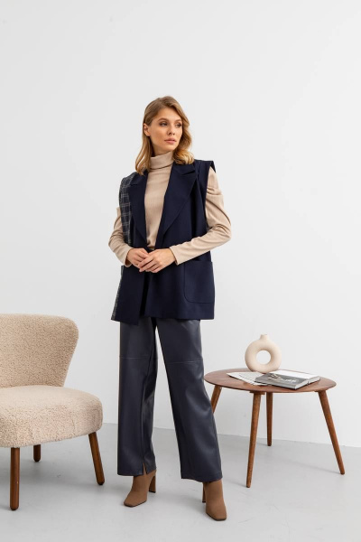Жилет женский удлиненный с рельефами и накладными карманами VIZANTI 9410 синий - фото 4