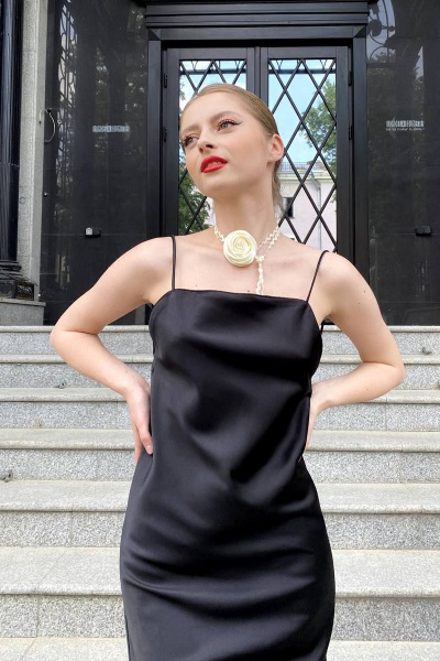 Черное мини платье атласное с глубоким вырезом для вечерних образов The Mood 017-1 - фото 7