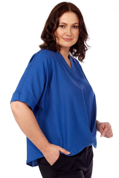 Блуза приталенного силуэта с фигурным вырезом и манжетом Fita 12213 василек - фото 2