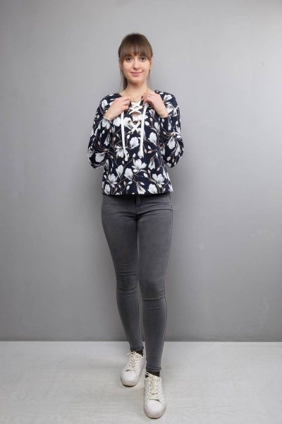 Блуза в звезды с декоративной шнуровкой и длинным рукавом Mita ЖМ1026а магнолия - фото 2