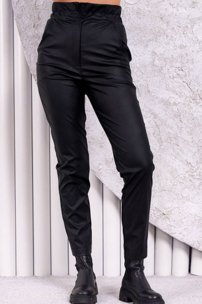 Деловые брюки зауженного к низу из экокожи с кулиской в талии Stilville 1851 черный - фото 1