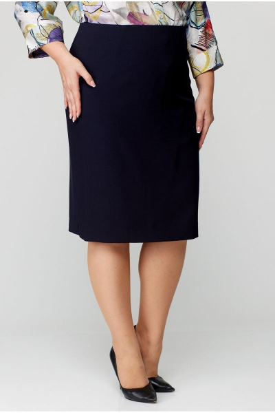 Прямая юбка из хлопка на подкладке с шлицей БелЭльСтиль 557-2_58_22 синий однотон - фото 3