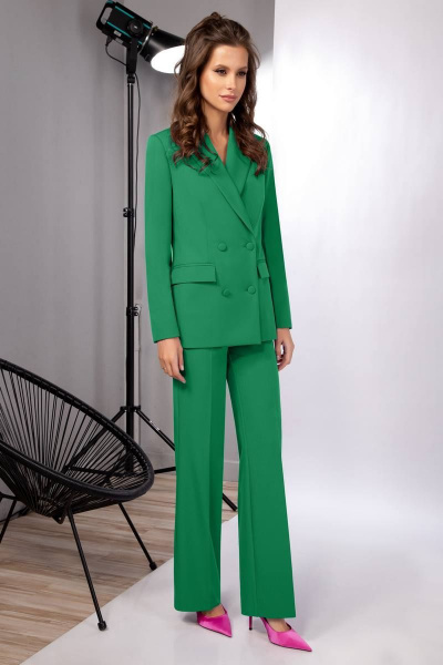 Деловой костюм из текстиля: жакет и брюки расклешенные Ольга Стиль Л-205 зеленый - фото 6