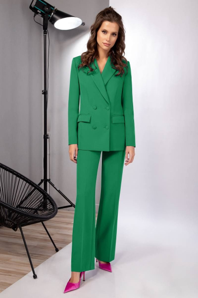 Деловой костюм из текстиля: жакет и брюки расклешенные Ольга Стиль Л-205 зеленый - фото 3