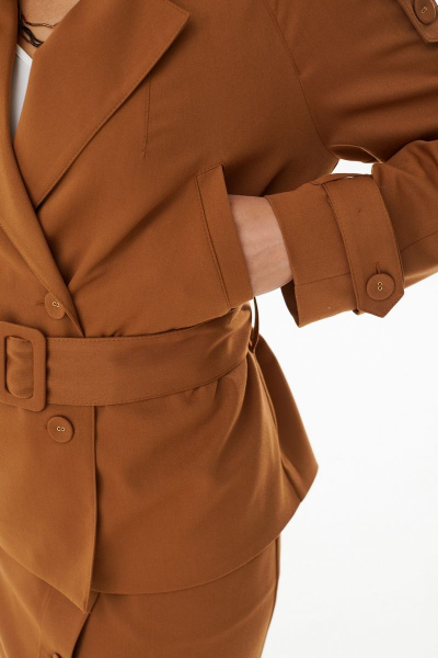 Демисезонный костюм из жакета и юбки в деловом стиле MALI 723-068 медь - фото 11