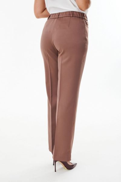 Демисезонный комплект из жакета и брюк с поясом в деловом стиле MALI 723-063 корица - фото 13