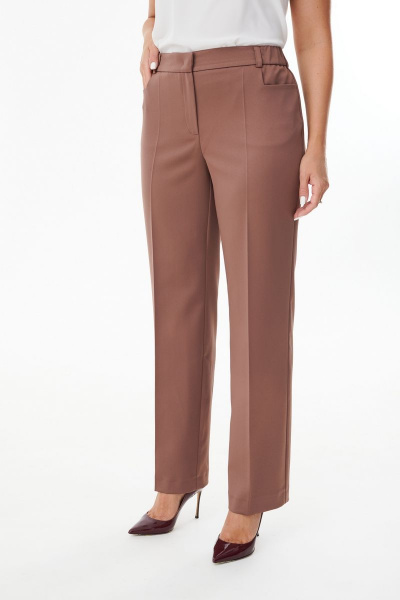 Демисезонный комплект из жакета и брюк с поясом в деловом стиле MALI 723-063 корица - фото 11