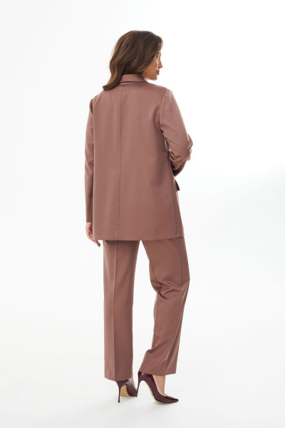 Демисезонный комплект из жакета и брюк с поясом в деловом стиле MALI 723-063 корица - фото 8